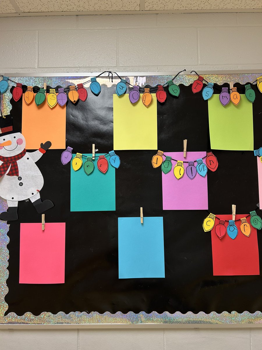MsCortes__'s tweet photo. ur Christmas spirit is here in prek! Our lights are shining  so bright because it's our names! 🎄🍪 @jennmckee3 @ES_Farine https://t.co/BzZUbRVQ8M