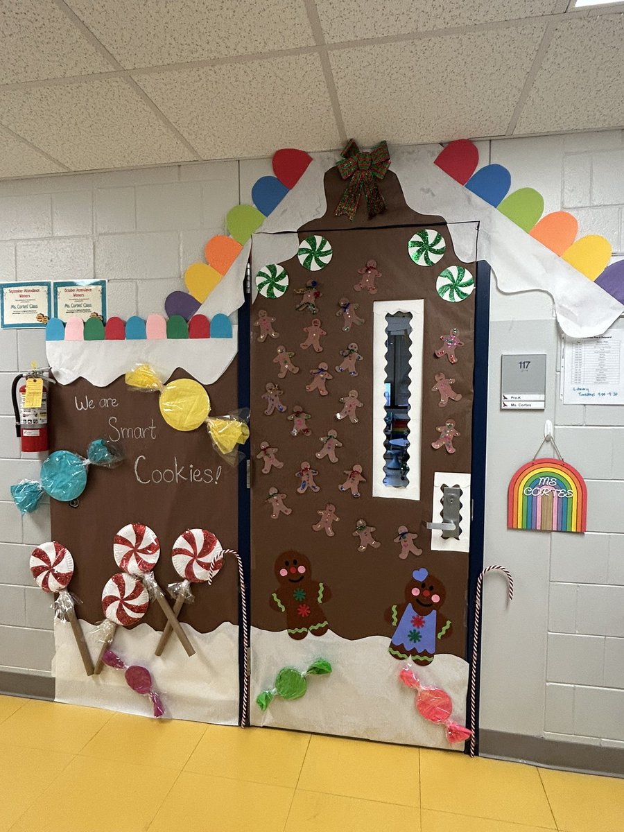 MsCortes__'s tweet photo. ur Christmas spirit is here in prek! Our lights are shining  so bright because it's our names! 🎄🍪 @jennmckee3 @ES_Farine https://t.co/BzZUbRVQ8M