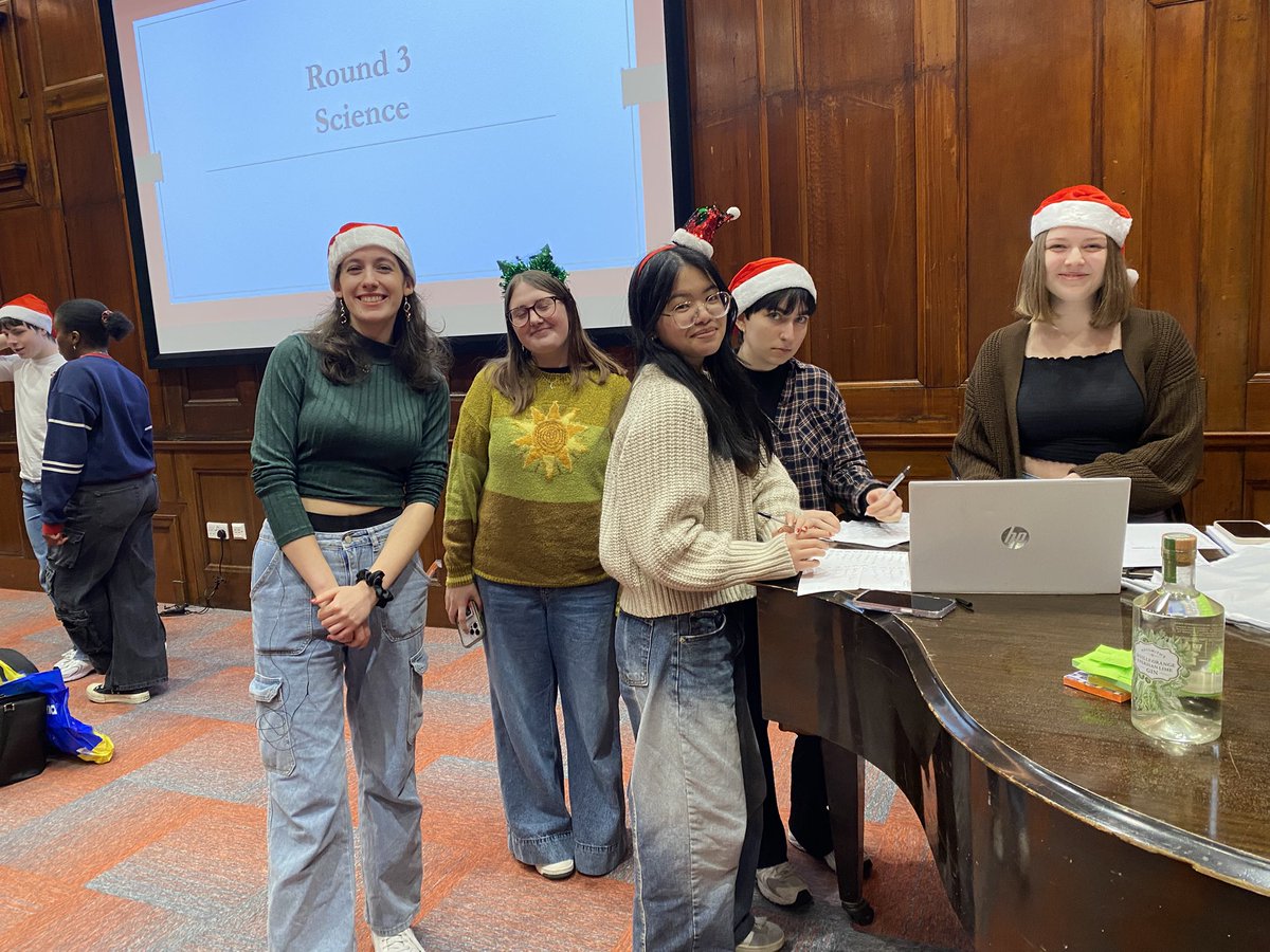 SIPBS_Strath's tweet image. Really fun afternoon at the SIPBS Biomedical staff vs student quiz!