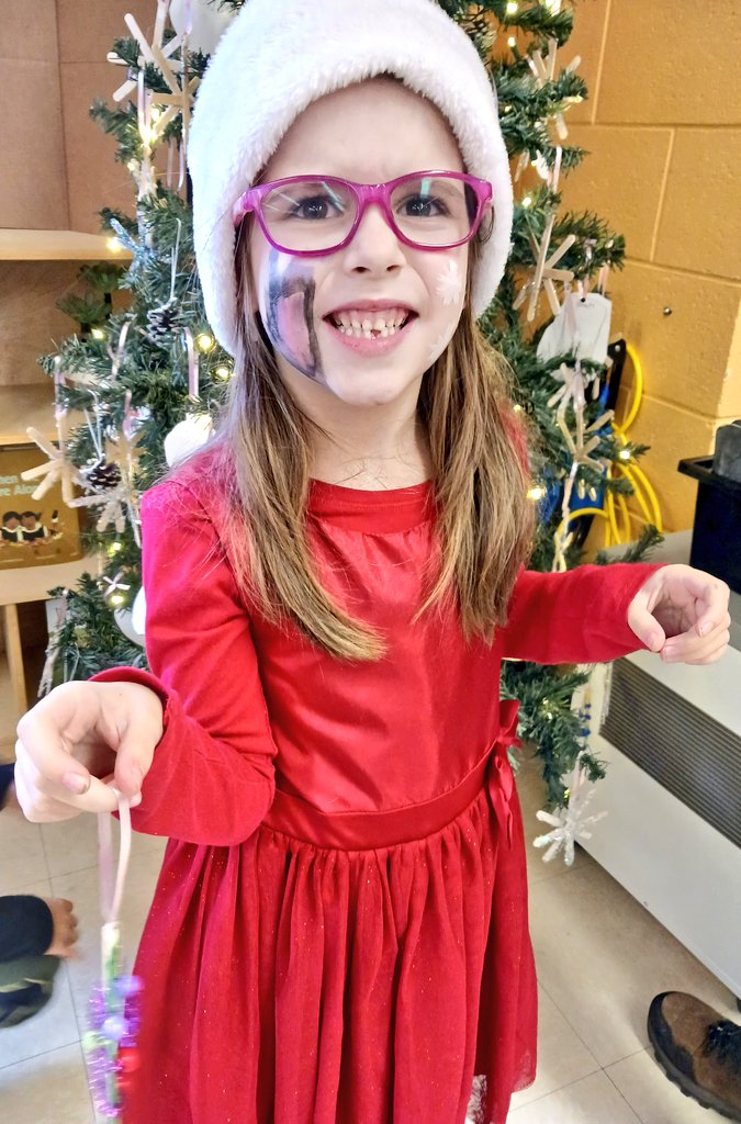 Our class has been busy as elves making Christmas ornaments that we will gift to residents at the local Retirement home! 🎄❤️ <a href="/alcdsb/">ALCDSB</a> <a href="/alcdsb_olmc/">Our Lady Mt Carmel</a> #Togetherisbetter #ALCDSBMYSP #ALCDSBWitness