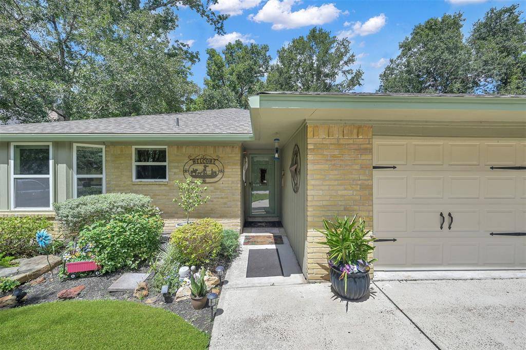 RichardsonReal's tweet image. 🏡Say HELLO to...🏡
375 Rolling Hills DR, Panorama Village, TX 77304 
Come take a look at this awesome space. It is a gem that has been well taken care of!
Call The Richardson Group Realtors today for your own private showing!
 richardsongrouprealty.com/d8raqnp9