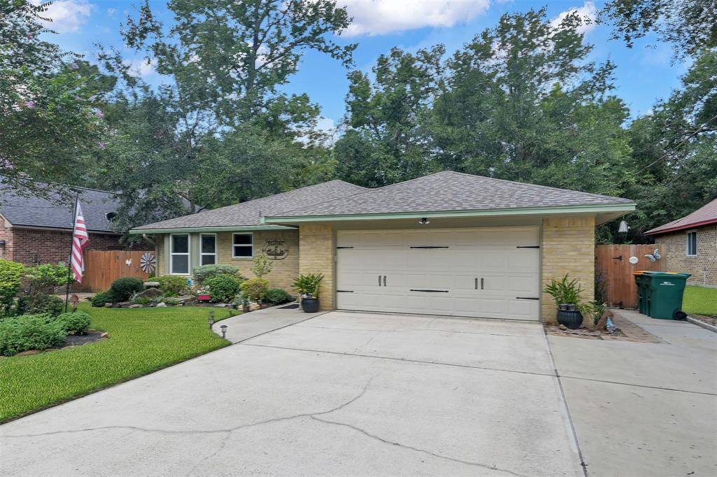 RichardsonReal's tweet image. 🏡Say HELLO to...🏡
375 Rolling Hills DR, Panorama Village, TX 77304 
Come take a look at this awesome space. It is a gem that has been well taken care of!
Call The Richardson Group Realtors today for your own private showing!
 richardsongrouprealty.com/d8raqnp9