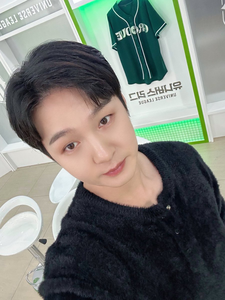 LeeCS_Official's tweet photo. [📸] ✨241206 SBS #유니버스리그✨

오늘 밤도 Team GROOVE 출석 완료‼

날이 갈수록 물오르는 zz6섭 감독님 미모는
또 하나의 시청 포인트랍니다〰(๑'ᵕ'๑)⸝*

#이창섭 #LEECHANGSUB
#universeleague #SBS https://t.co/msaA28jaYX