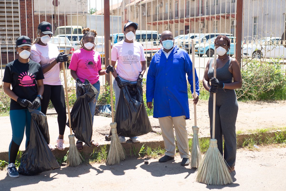 HAKResidents's tweet photo. The First Friday of every month is National Clean-Up day! 

Today we had a blast doing our part and seeing other citizens work towards a clean and green city! 

We hope to see you on the 3rd of January 2025! Let’s make 12 full bags 72! 

#CleanupCampaign #IninineweNdininewe #PinkArmy