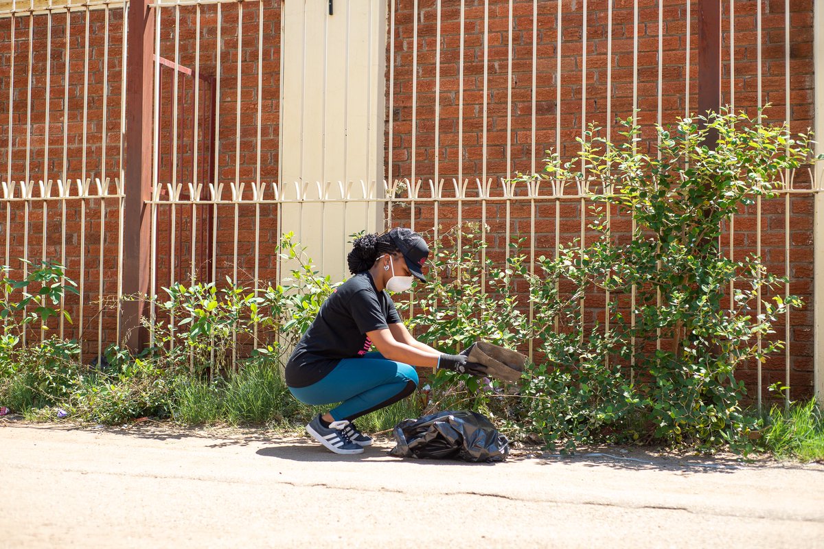 HAKResidents's tweet photo. The First Friday of every month is National Clean-Up day! 

Today we had a blast doing our part and seeing other citizens work towards a clean and green city! 

We hope to see you on the 3rd of January 2025! Let’s make 12 full bags 72! 

#CleanupCampaign #IninineweNdininewe #PinkArmy
