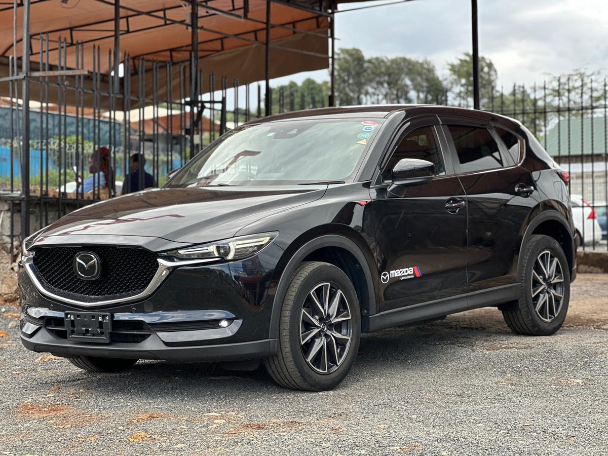 gitauzach1's tweet photo. With a 2L petrol engine, this 2018 CX-5 pumps out 162 hp &amp; 213 nm of torque
Safety feature: parking sensors, lane-assist, and traction control.
Fuel efficancy: Mazda's Skyactiv technology &amp; i-stop functionality to turn the engine off temporarily when the car stops

📲0715-633-929 https://t.co/9uJ22fundo