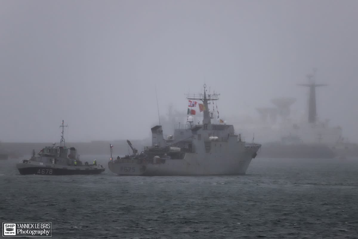 Le patrouilleur Arago avait quitté Papeete en Polynésie française le 4 septembre où il était basé pour mettre le cap sur Brest, son nouveau port d'attache. Il est entré à la base navale cet après-midi à 16h00. #brest <a href="/CoteBrest/">Côté Brest - actu.fr</a> <a href="/WarshipCam/">WarshipCam</a> <a href="/premar_ceclant/">Préfecture maritime et commandement en chef ATLANT</a> <a href="/BrestLive29/">Brest Live</a>