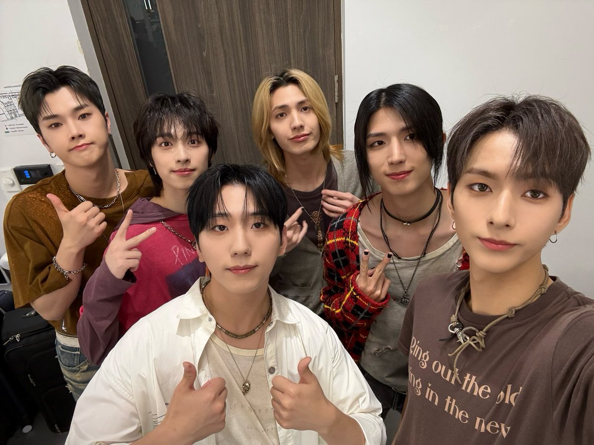 [ #Xtra_Scenes ]

2024 Spotify Wrapped Live in Bangkok✨

It was an honor to be here, and thank you for making unforgettable memories!💕

#XdinaryHeroes #엑스디너리히어로즈
#WE_ARE_ALL_HEROES
#2024 #SpotifyWrapped