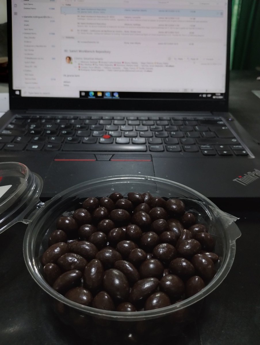 Danny_sh0878's tweet photo. Hace cuanto no comía mani con chocolate. #BreakLaboral https://t.co/fyGsC2qjbP