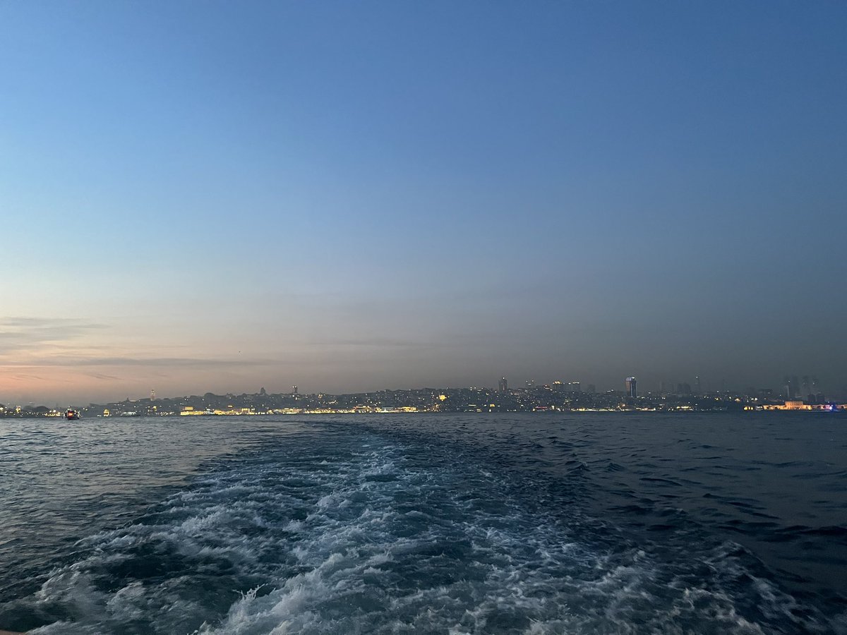 robbiethejunimo's tweet photo. The happiness of being able to spare some time for myself for the first time in a long time🥹✨

Today, as I did last year, I walked the Galata Bridge, visited the shops and returned home by ferry~🍏 https://t.co/3om5e4xbCu