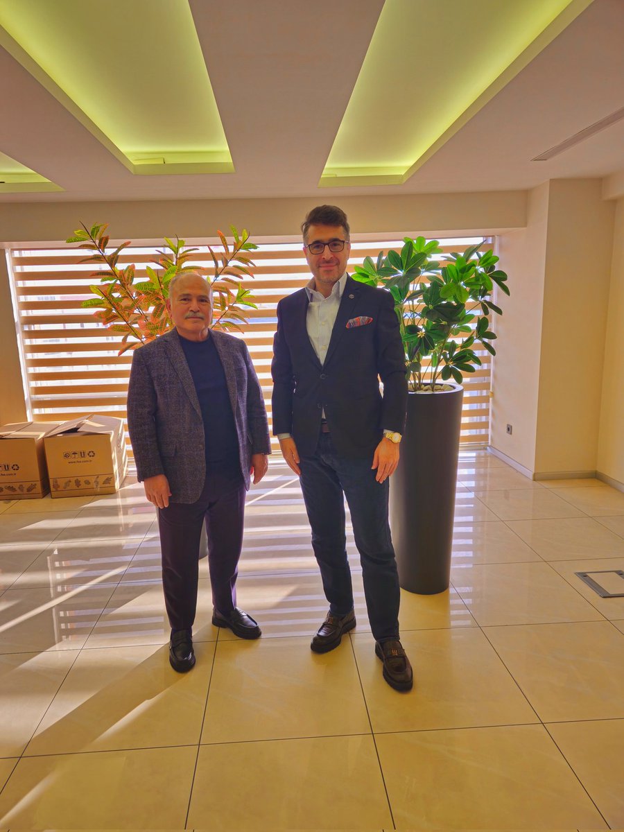 omerkocakusak's tweet photo. DOSAB ( Demirtaş Organize Sanayi Bölgesi) ve FSS Fren Sistemleri Yönetim Kurulu Başkanı değerli dostum Levent Eski ile bir araya geldim.
#dosab #bursa #demirtaşorganizesanayibölgesi #fssfren #bilenpatent #univation https://t.co/F4SvjWt5vQ