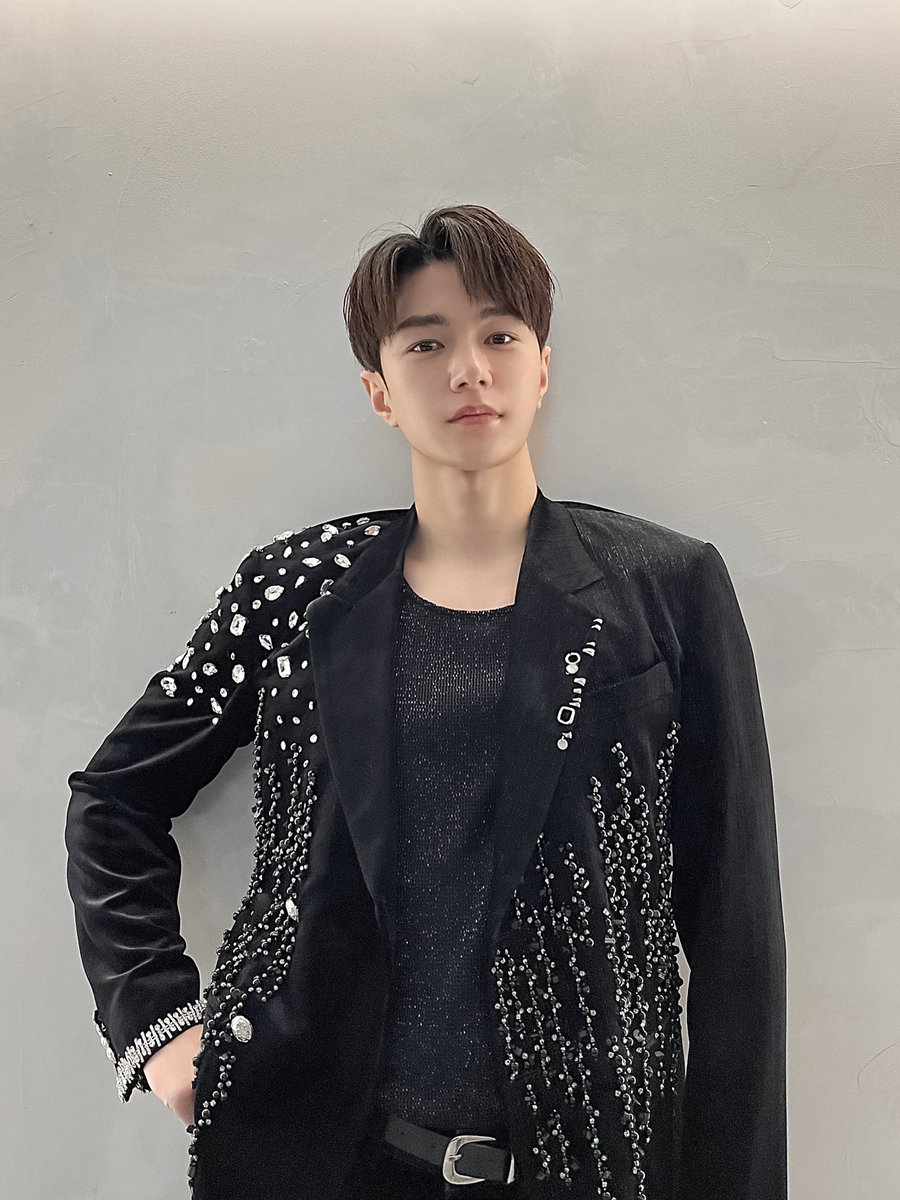 LKMS_official's tweet photo. [📷] #LIMITED_EDITION DAY1

어디서도 본 적 없는 한정판 무대들 잘 감상하셨나요❓
추운 날씨에도 객석을 빛내주셔서 감사합니다🫶

#김명수 #KIMMYUNGSOO #엘 #L
#인피니트 #INFINITE 
#15번의_사계절동안_변함없던_우리의_사랑
#앞으로의_사계절도_지금처럼_사랑하자 https://t.co/B1l6svmhNz