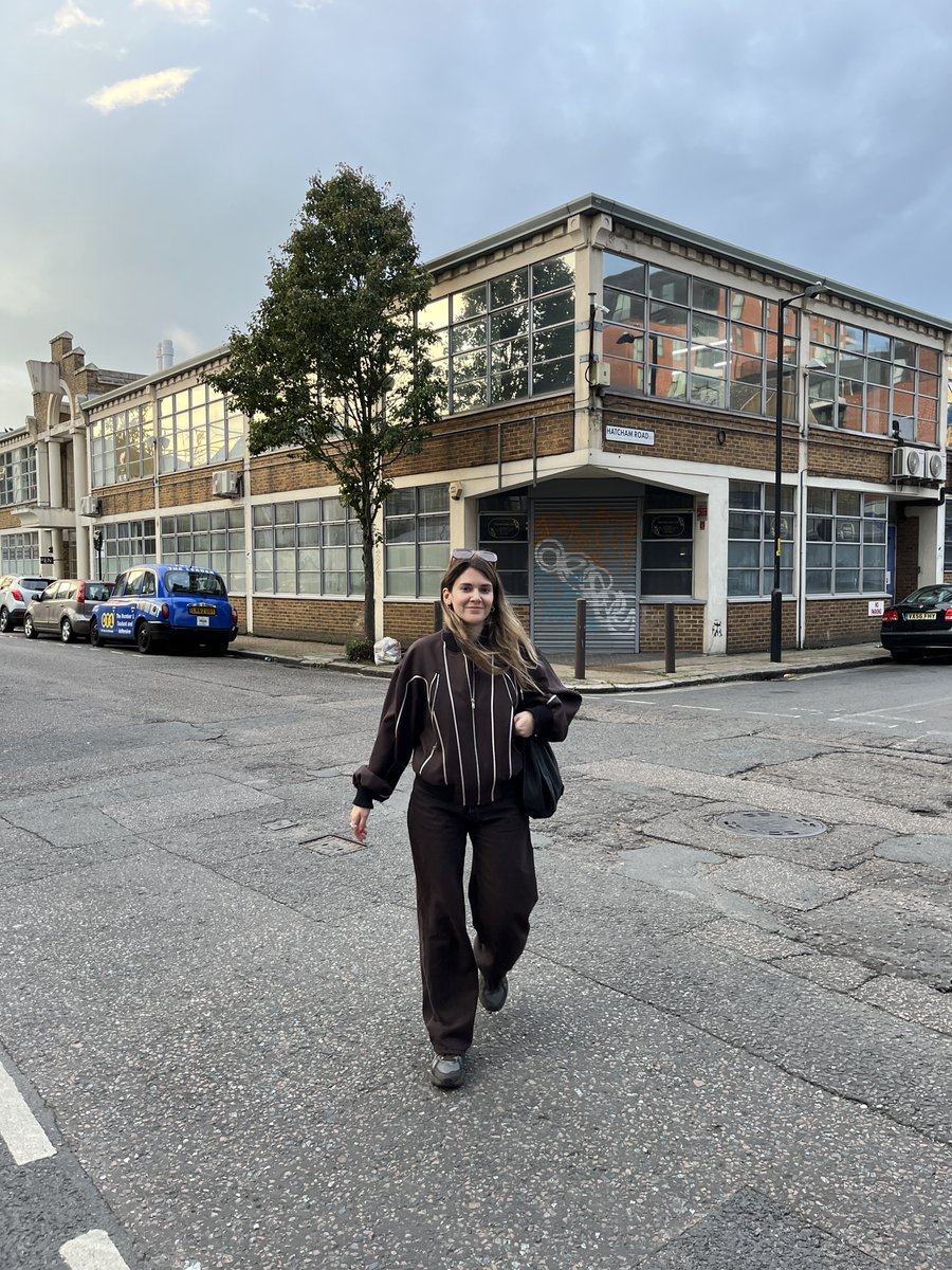 hi ! sitting on a lot of new music - and today is a great day to support the work in prog via tessroby.bandcamp.com

has been an amazing year. to spend my time working on music is a blessing. thank you for listening, can't wait to share the new albums with you. xx tess