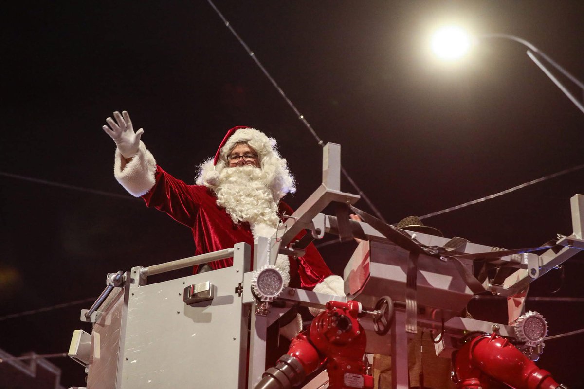 HO HO HO!! 🎅

Santa's coming to Tifton's Hometown Holidays Celebration tomorrow! You don't want to miss him and the fun festivities. Enjoy some hot chocolate and smores while exploring the rides and vendors! 

🎄Christmas Parade | 5pm
🏙️Downtown Celebration | 6pm - 10pm