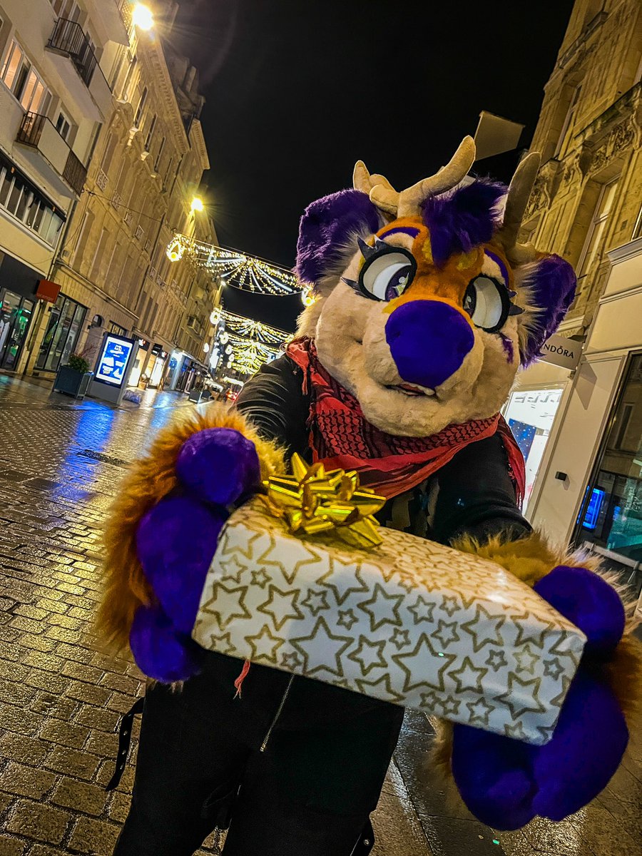 En quête d’un cadeau pour Noël ?🎄

Offrez une place pour la FCD ! Hébergement, repas, piscine, bar inclus dans une ambiance Far West unique

Bonne nouvelle: il reste des places ! RDV sur normandifurs.fr pour offrir un Noël mémorable !

#FursuitFriday #Furry #FrenchFurry