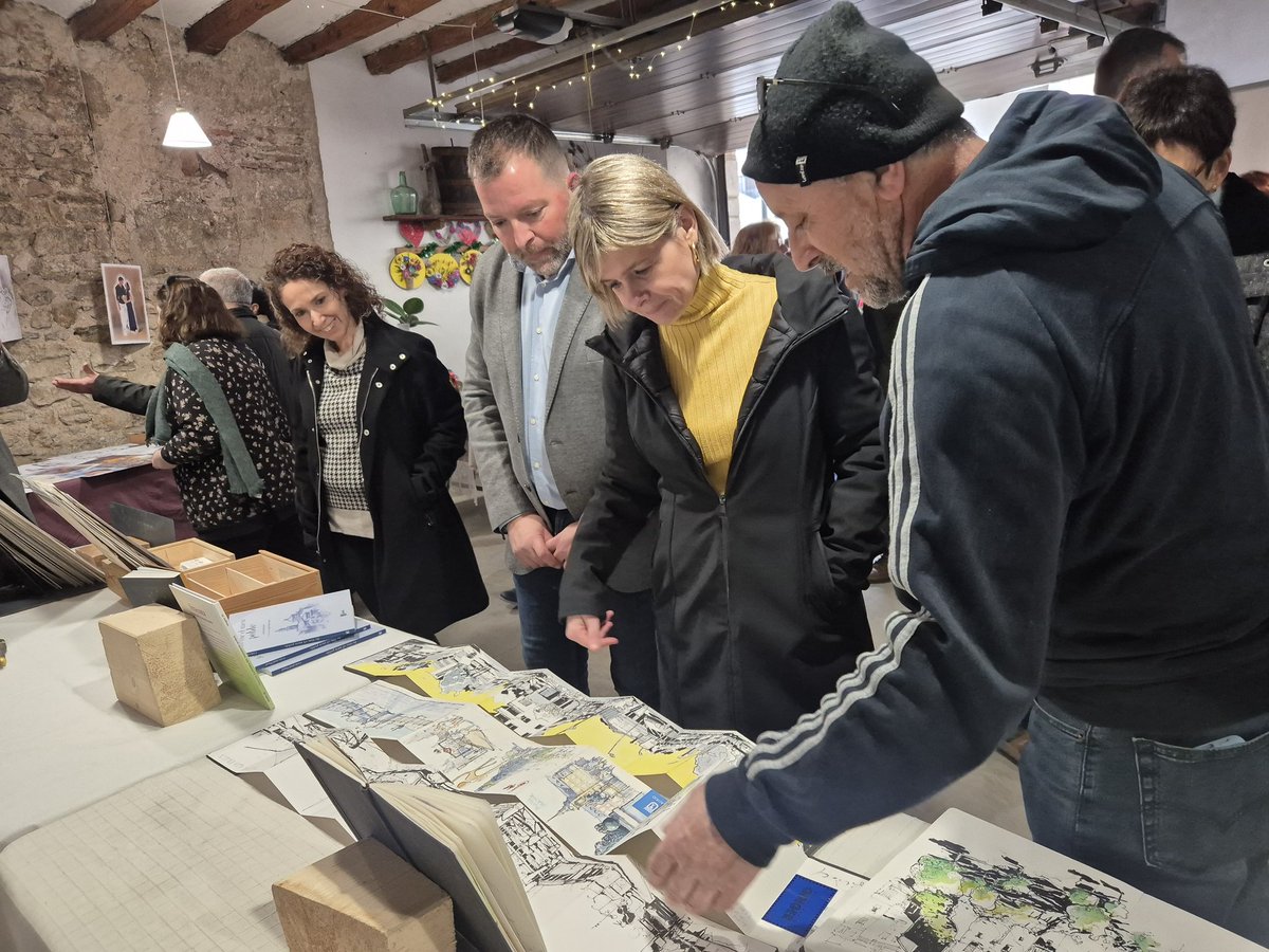 Diputació de Tarragona (@dipta_cat) on Twitter photo #Tivissa organitza una de les millors fires de Nadal de Catalunya amb carrers plens de paradetes amb productes de proximitat i les entrades de les cases engalanades, convertides en petits mercats de Nadal. La presidenta <a href="/nllaurado/">Noemí Llauradó Sans</a> ha inaugurat avui la XII edició de la fira. #Tivissa organitza una de les millors fires de Nadal de Catalunya amb carrers plens de paradetes amb productes de proximitat i les entrades de les cases engalanades, convertides en petits mercats de Nadal. La presidenta <a href="/nllaurado/">Noemí Llauradó Sans</a> ha inaugurat avui la XII edició de la fira.