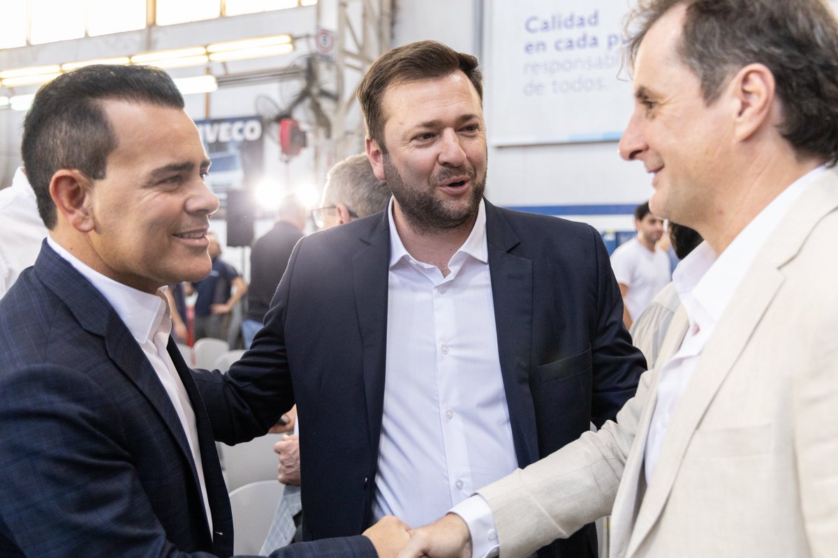 marcerodio's tweet photo. 🎉 ¡Felices 55 años Iveco! 👏

Junto al gobernador @MartinLlaryora y el intendente @PasseriniOk, asistimos a la celebración del aniversario de @ivecoargentina.
Hace 55 años #Iveco eligió Córdoba y desde entonces, nuestra provincia ha sido testigo de un crecimiento constante. 💪🚛 https://t.co/UE15umldZT
