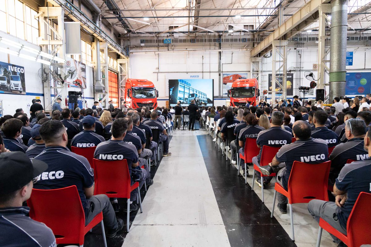marcerodio's tweet photo. 🎉 ¡Felices 55 años Iveco! 👏

Junto al gobernador @MartinLlaryora y el intendente @PasseriniOk, asistimos a la celebración del aniversario de @ivecoargentina.
Hace 55 años #Iveco eligió Córdoba y desde entonces, nuestra provincia ha sido testigo de un crecimiento constante. 💪🚛 https://t.co/UE15umldZT
