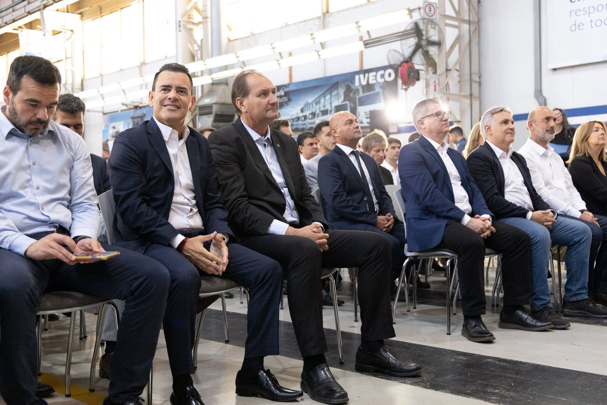 marcerodio's tweet photo. 🎉 ¡Felices 55 años Iveco! 👏

Junto al gobernador @MartinLlaryora y el intendente @PasseriniOk, asistimos a la celebración del aniversario de @ivecoargentina.
Hace 55 años #Iveco eligió Córdoba y desde entonces, nuestra provincia ha sido testigo de un crecimiento constante. 💪🚛 https://t.co/UE15umldZT