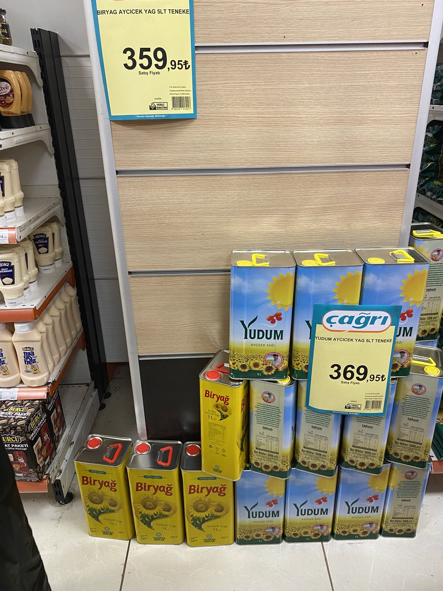 behcet_AL_'s tweet photo. Allah'ın laneti zalimlerin ve ayda bir zam yapan bu Münafıkların üzerine olsun
01.08.2024 Ağustos ayında 199 TL olan 5 litre yağ 
Şimdi 369 TL yapılmış
Yüzde yüz oranında zam yapılmış
Gelde lanet okuma https://t.co/fYLbaa8Ryo