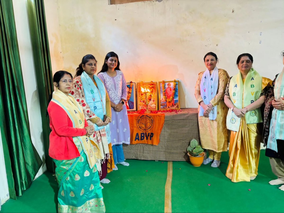 MeDeVisionOrg's tweet photo. MeDeVision Aligarh team conducts Girls health awareness program at Maheshwar kanya inter college https://t.co/GEUEHcNbtw