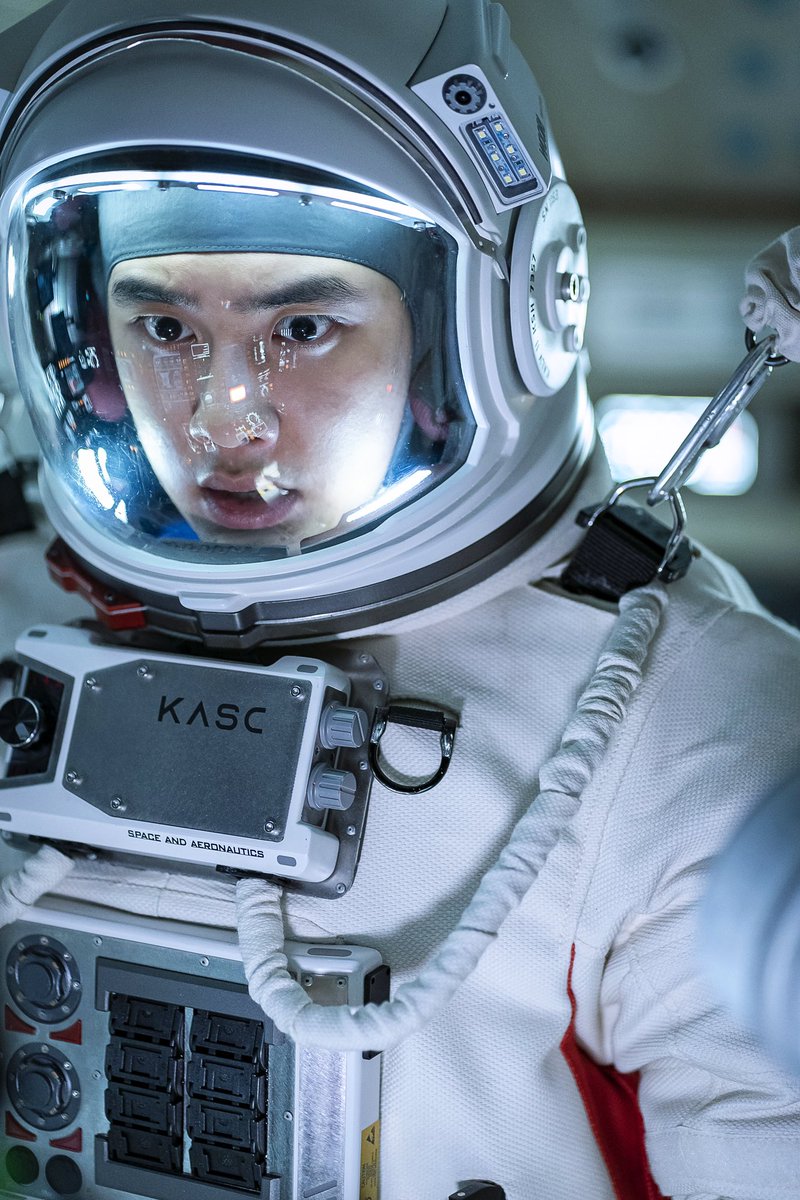 SATMKT1's tweet photo. ¿Viajarías a la luna para salvar a #KyungSoo? El despegue será este Enero 2025 #themoonsobreviviente 🧑‍🚀🌖 https://t.co/WkpWYh1q1k