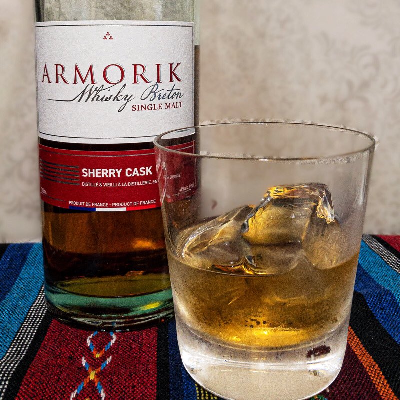 Miyabiz's tweet photo. 「ARMORIK SINGLE MALT SHERRY CASK」をロックで🥃#WarenghemDistillery #SingleMalt #FrenchWhisky #Whisky #TWLC #KWL https://t.co/IDy2UwmKq6