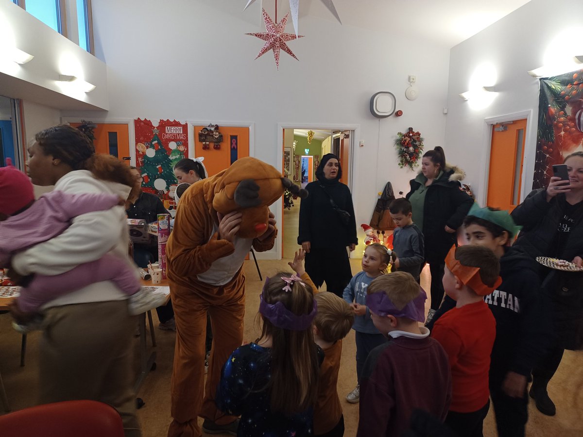 BCFRC1's tweet photo. Great Family FUN going on ππ
π
#Activities #ChocolateBiscuitMaking #FacePainting #BalloonMaking #MuchMore #familyresourceirl https://t.co/sFeHiD1PGr