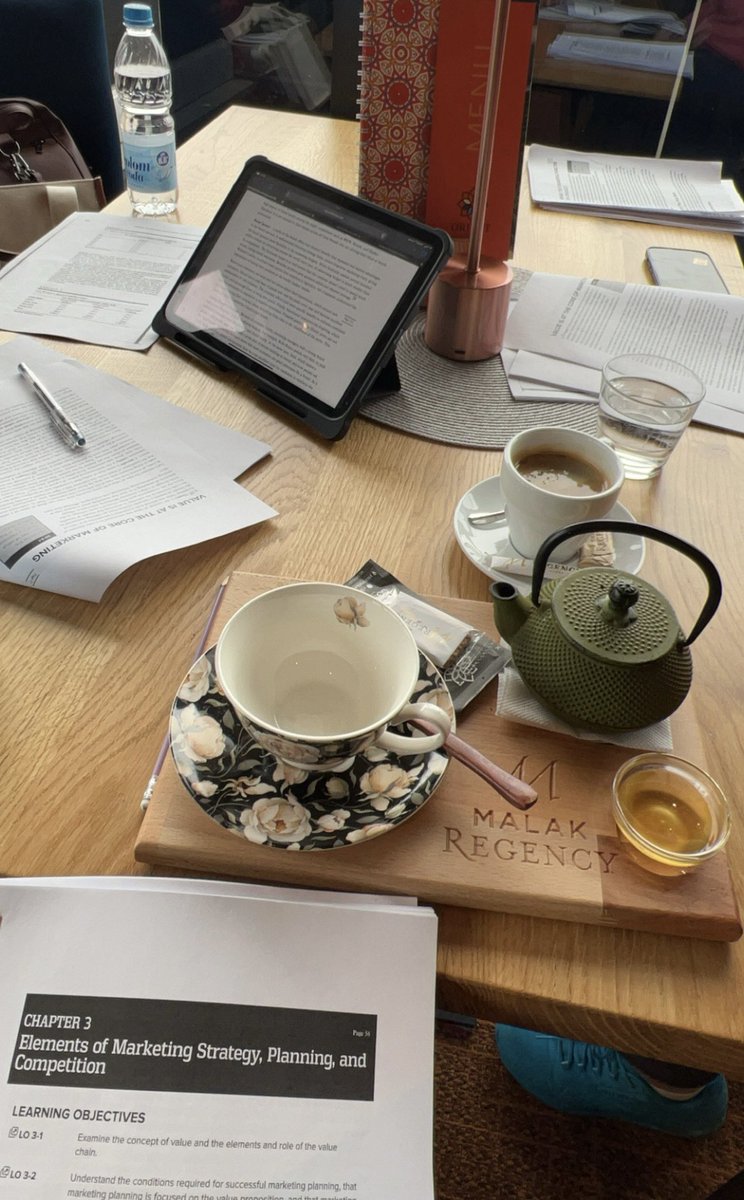 saronu20's tweet photo. Studying 📚👩‍🎓 https://t.co/BTjgceW3v5