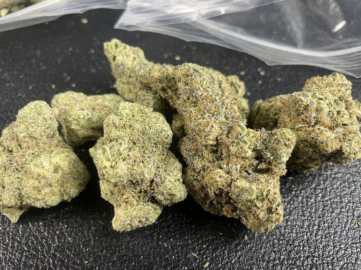 DabyCab's tweet image. White fire cookies on left, Cherry markers on the right. Wuts everyone smoking on today? #TheSesh @PubSportsRadio