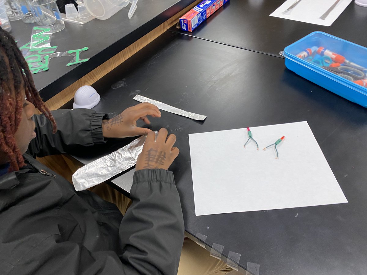 STEAMingCooper's tweet photo. A huge thank you to Science ATL @ScienceATL SPHP and Ashley White for helping our students light up their learning! 💡✨ Students were thrilled to create their own Christmas light circuits—sparking creativity and holiday cheer! 🎄🔋 #STEMMagic @APS_WMBoyd @MsBlairAPS https://t.co/fEfQKrlzmj