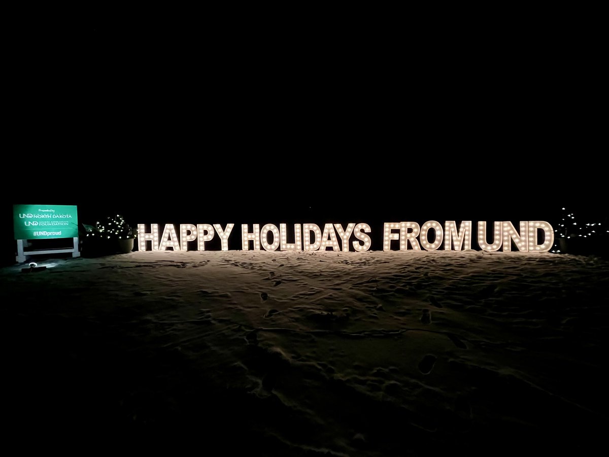 UofNorthDakota's tweet photo. Whether it’s our #UNDproud display at 𝐶ℎ𝑟𝑖𝑠𝑡𝑚𝑎𝑠 𝑖𝑛 𝑡ℎ𝑒 𝑃𝑎𝑟𝑘 or your own UND-inspired holiday lights at home, we want to see your festive Fighting Hawks spirit! 💚

Share your own dazzling photos with us and let’s light up the season together! 🎄💡✨ https://t.co/Lajc89HU6Z