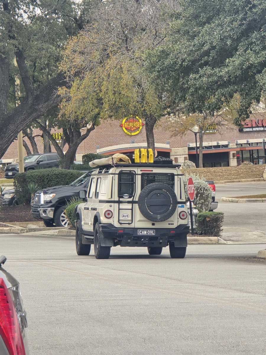 shawrkyy's tweet photo. Spotted a RHD Ineos today @DougDeMuro https://t.co/hBCWMf2DgK