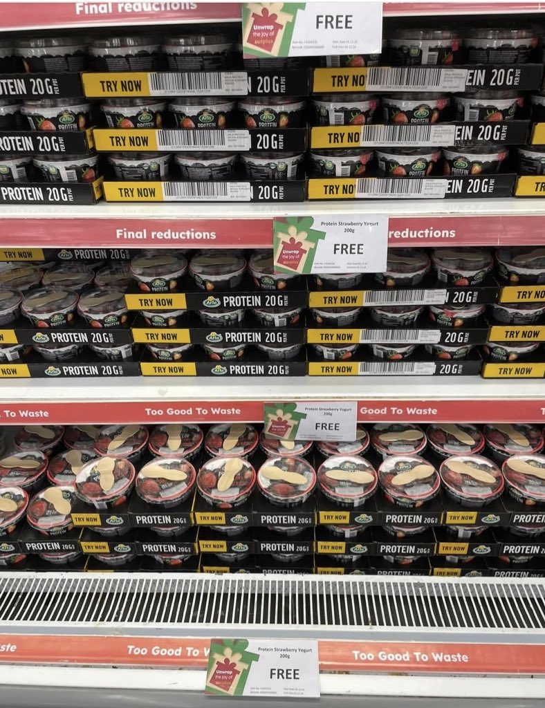 Strawberry protein yoghurt, FREE at the company shop in West Yorkshire.

No one wants your poison even if it is FREE.

You reap what you sow <a href="/ArlaFoodsUK/">Arla Foods UK</a> 

#BoyCottArla
