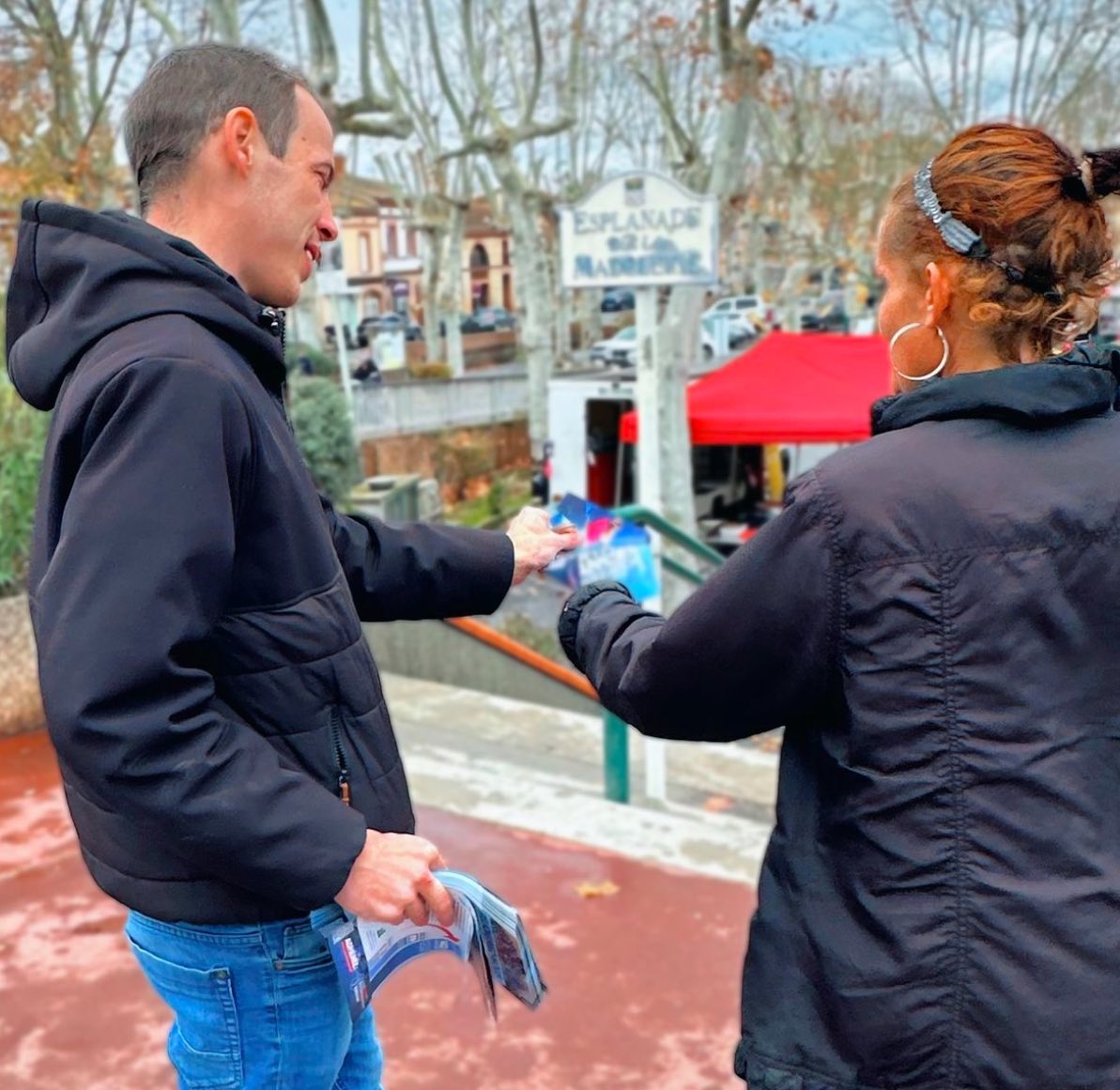 Antho_Gary's tweet photo. 🔵 Le Rassemblement National était au ce matin sur le marché de Auterive. 🇫🇷

Nous avons reçu un excellent accueil des Français ravis de la censure du gouvernement !

#JusquàLaVictoire #JeSoutiensMarine #RN1erPartiDeFrance #RNOccitanie https://t.co/emoVogRA8U