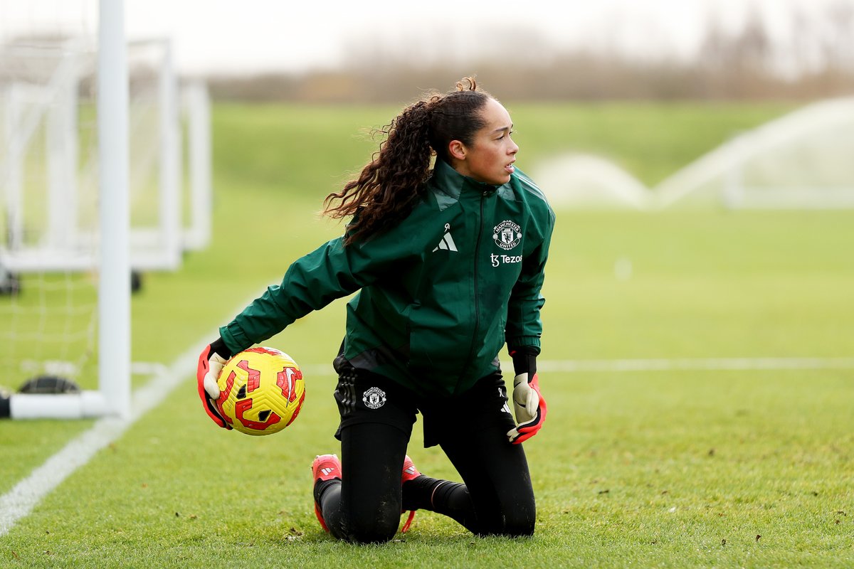 A peek inside the GK union 👀🧤

#MUWomen