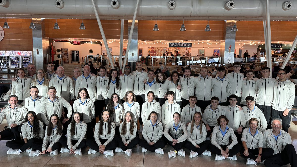 ✈️ Camino a #Antalya2024 con #EspañaAtletismo 

Madrid 👉🏼 Estambul 👉🏼 Antalya

📸 No están todos los que son, pero sí son todos los que están 😉

¡Este domingo os esperamos en directo por <a href="/teledeporte/">Teledeporte</a> desde las 08:55 (⏰🇪🇸)

#PasiónPorCompetir