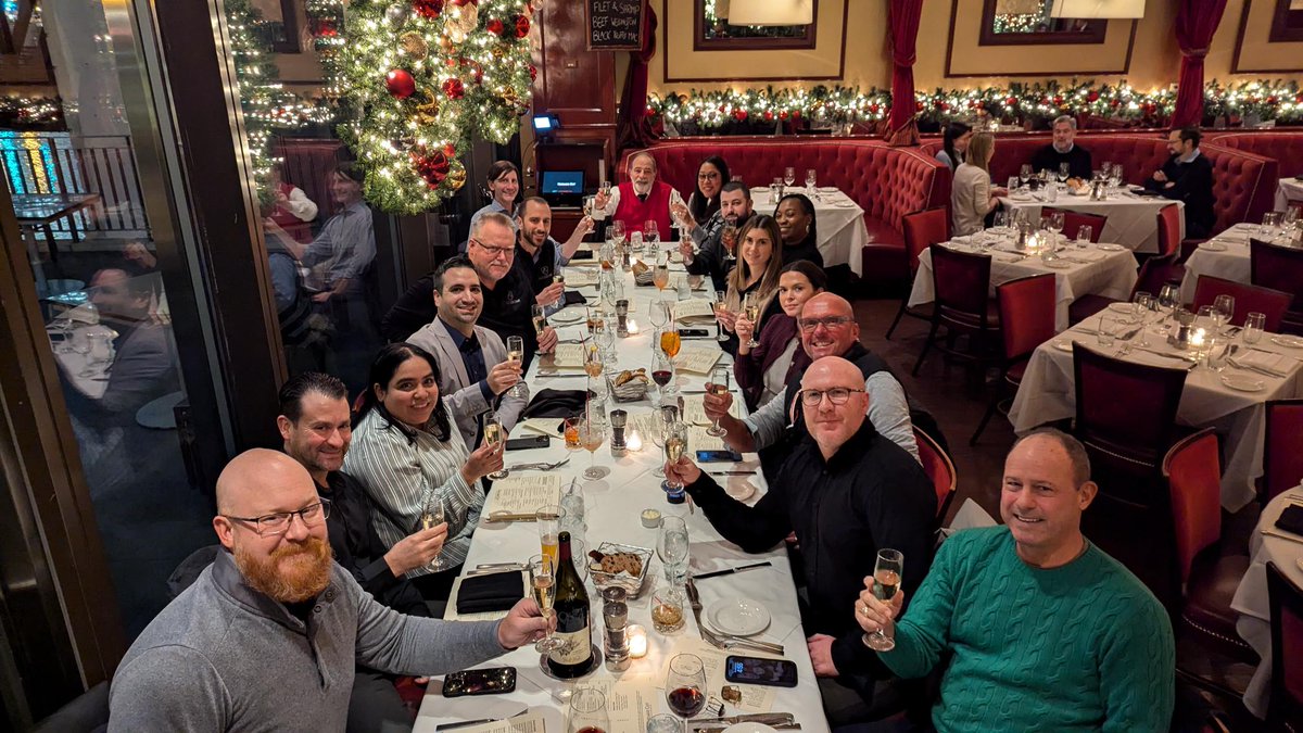 AccessOneInc's tweet photo. Last night, our leadership team gathered at Chicago Cut to celebrate the holiday season and look ahead to the new year. The evening was filled with great conversation and delicious food! Cheers to the hard work and dedication that drives our company forward.🥂
#AccessOne https://t.co/0U1hJIX3UP