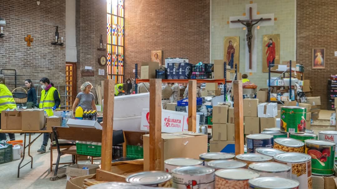 FUTER_ET's tweet image. Los trabajos no cesan en la zona afectada por la #Dana.
#Voluntarios y Unidades de #InfanteríaDeMarina, en coordinación con Unidades #CIMIC, culminan el traslado de material de la de la Parroquia María Madre al Pabellón Municipal de #Catarroja.
#ROI1
#Valencia
 #SomostuEjército