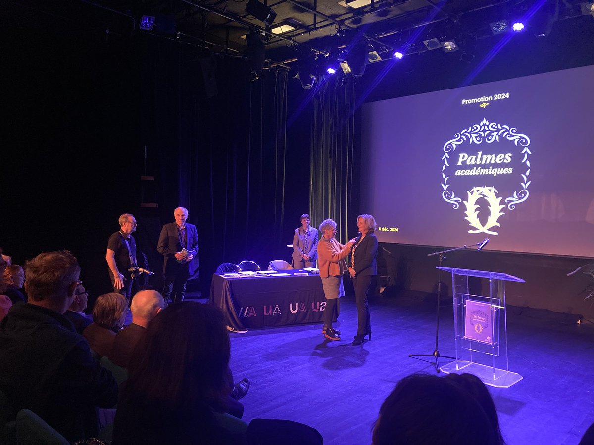 UnivAngers's tweet photo. 🎖️Cérémonie à l’UA des Palmes académiques. 22 récipiendaires sont promus ce soir au grade de chevalier et 4 comme officier. Ils et elles sont récompensés pour leur implication sans faille au service de l’UA, de l’enseignement supérieur et de la recherche. #Amopa #insigne #honneur https://t.co/jqxe0iZZi9