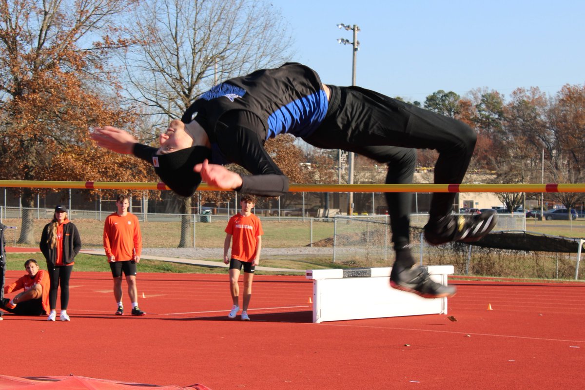 bulldogsxctf's tweet photo. Last one, 𝐁𝐞𝐬𝐭 𝐨𝐧𝐞
We wrapped up the last race of 24' with 3️⃣ National Qualifers and 2️⃣0️⃣Conference Qualifiers!
National Marks:
Samantha DeGrace: HJ (1.70m) A Standard
Ke’Andrae Campbell: 60m (6.76) A Standard
KT Buchanan: 60m (6.81) B Standard
#trackandfield #trackdog https://t.co/mh9RN26p3s