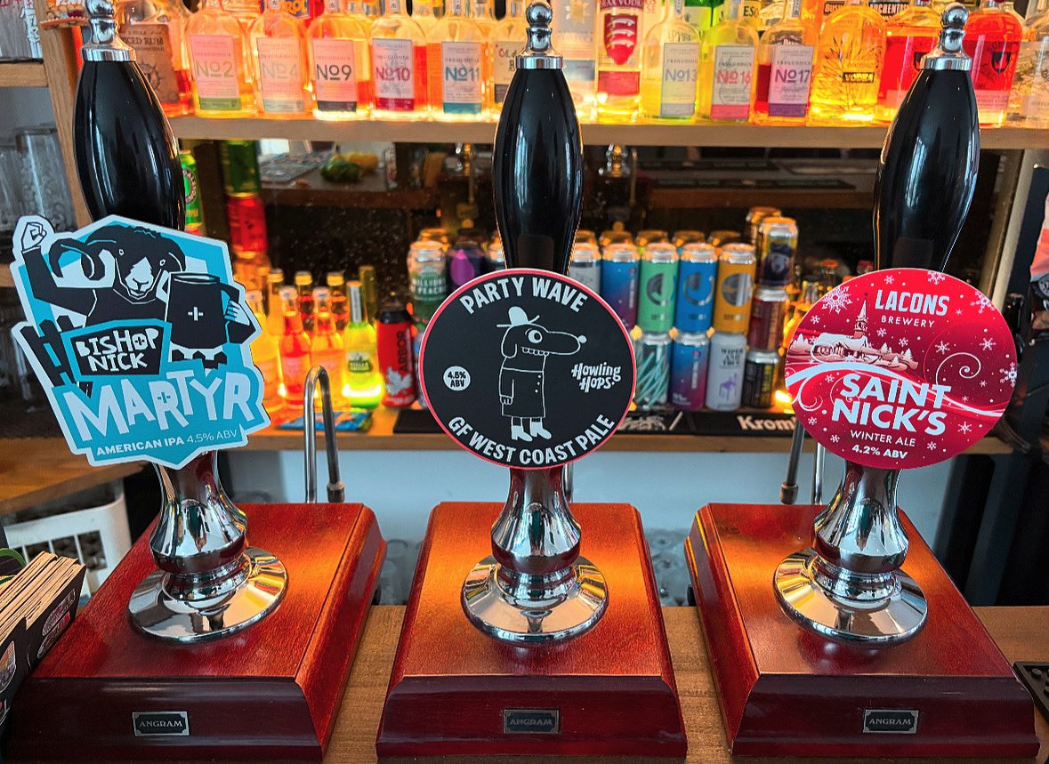 themagnetpub's tweet photo. Friday Beers at The Magnet 🧲
@BishopNick
• Martyr (4.5%) 🐑
@HowlingHops
• Party Wave (4.5%) 🎉
@LaconsBrewery
• Saint Nick’s (4.2%) 🎅🏼
#magnetcolchester #colchesterbusiness #colchesterpub #colchester #essexpub #bishopnickbrewery #howlinghops #laconsbrewery #micropub https://t.co/YZRqUhp2Ea