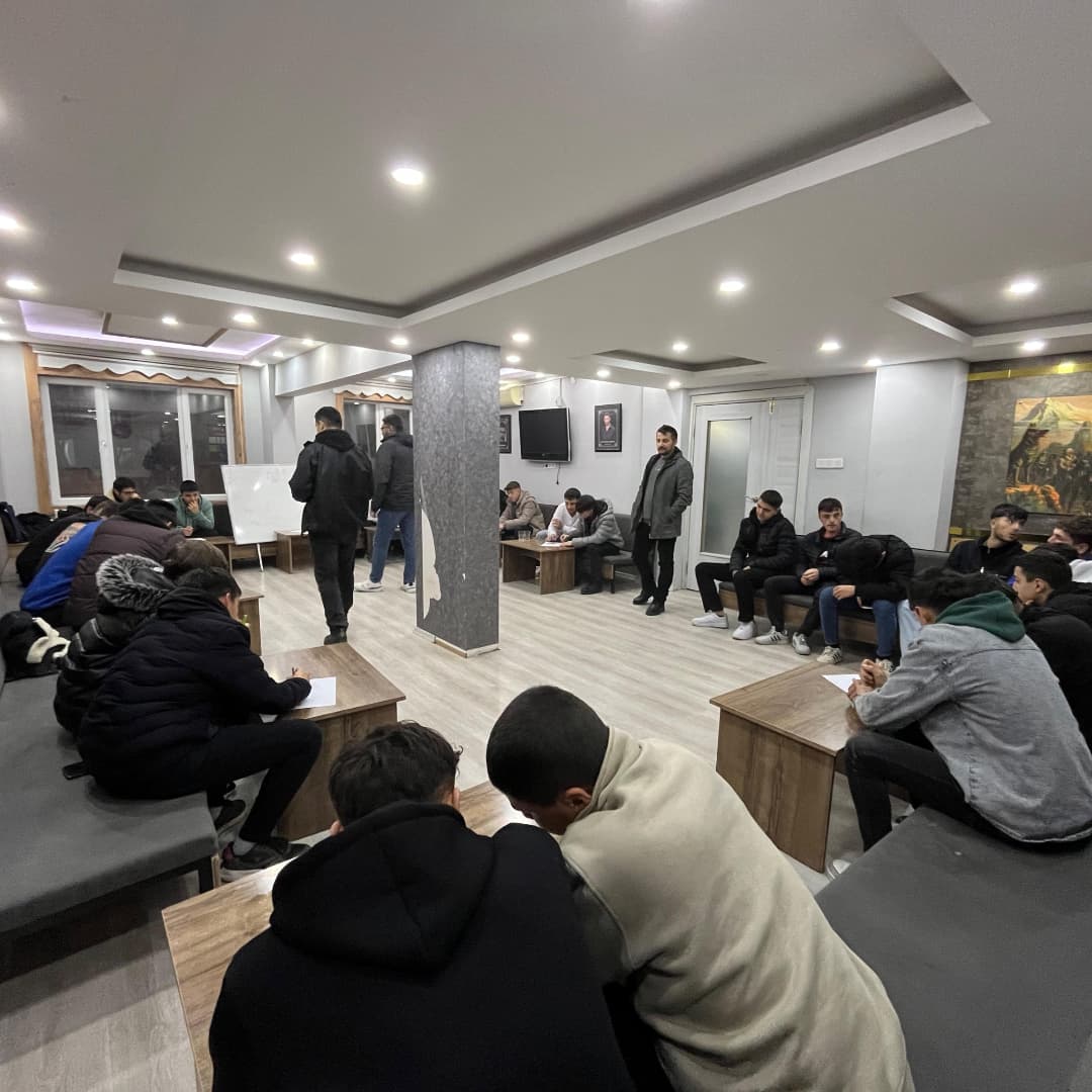 Tokat Ülkü Ocakları Olarak liseler arası bilgi yarışması gerçekleştirdik. Yarışmada birinci olan Endüstri Meslek Lisesi teşkilatımızı tebrik ediyorum. 
<a href="/ayyildirim1/">Ahmet Yiğit Yıldırım</a> 
<a href="/keejder/">Kadir Ensar Ejder</a> 
<a href="/umurguzerin/">Umur Güzerin</a> 
<a href="/ogzhnyay/">Oğuzhan YAY</a> 
<a href="/furkn_dag/">Furkan Dag</a>