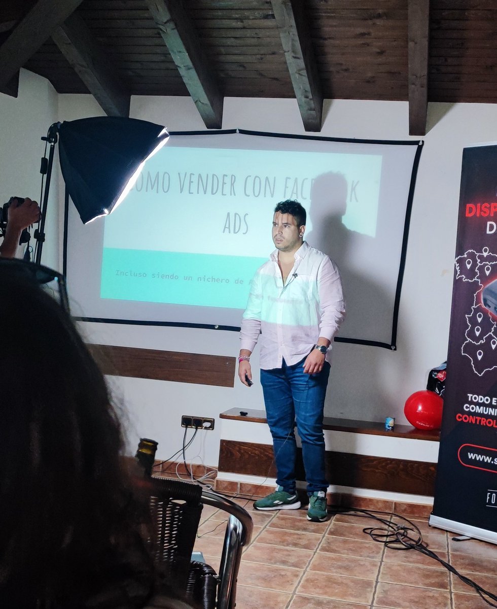 <a href="/TrabajoNomada/">🙃 Fran Murillo</a> habla sobre social Ads para negocios digitales 
#SEORural