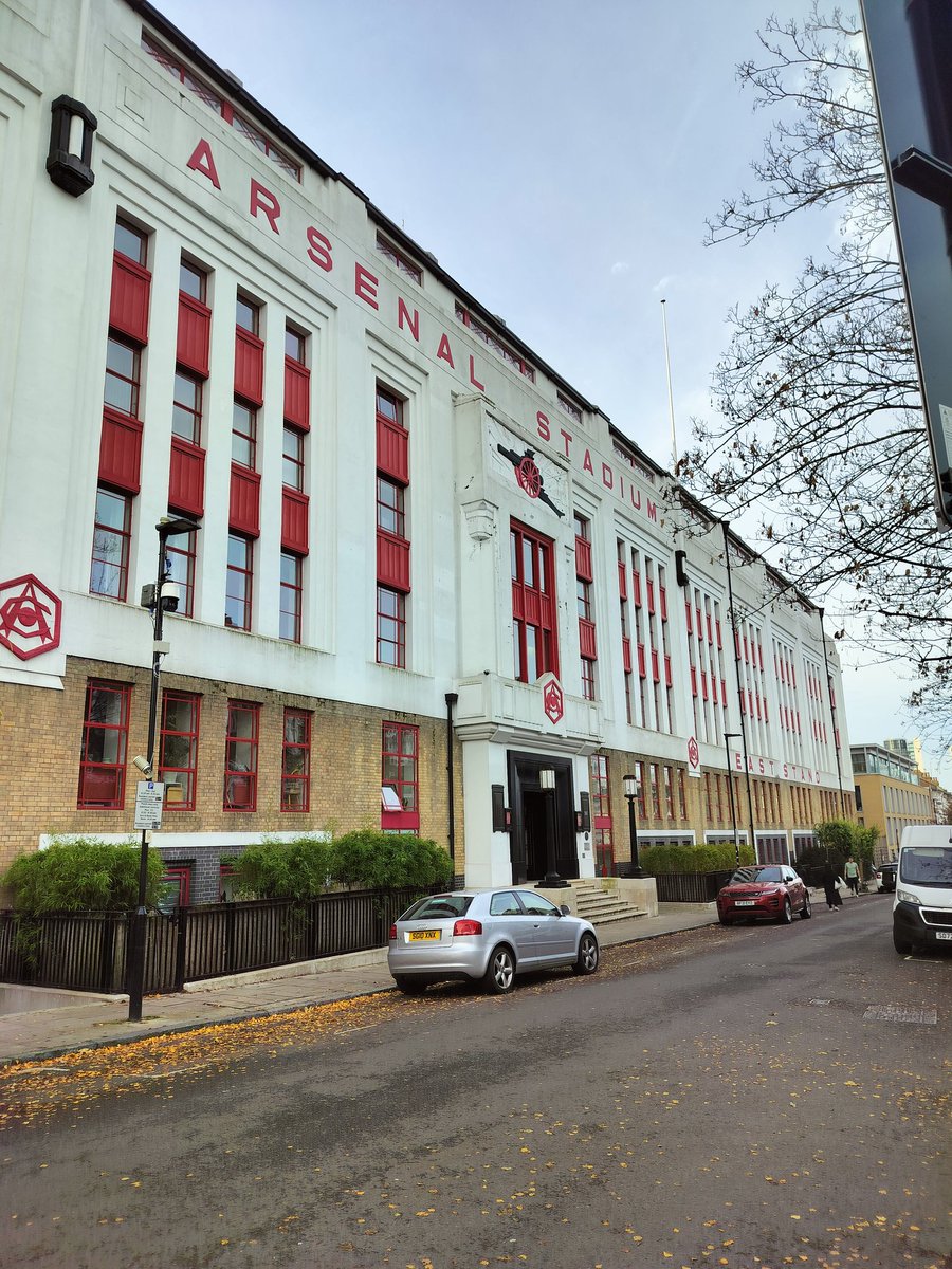 gg_gooner's tweet photo. Had a wander round the old girl earlier. East Stand facade could do with a bit of maintenance and a paint job. Still has an aura about the place though ❤️ #ArsenalStadium #Highbury https://t.co/QPGL7q18J6