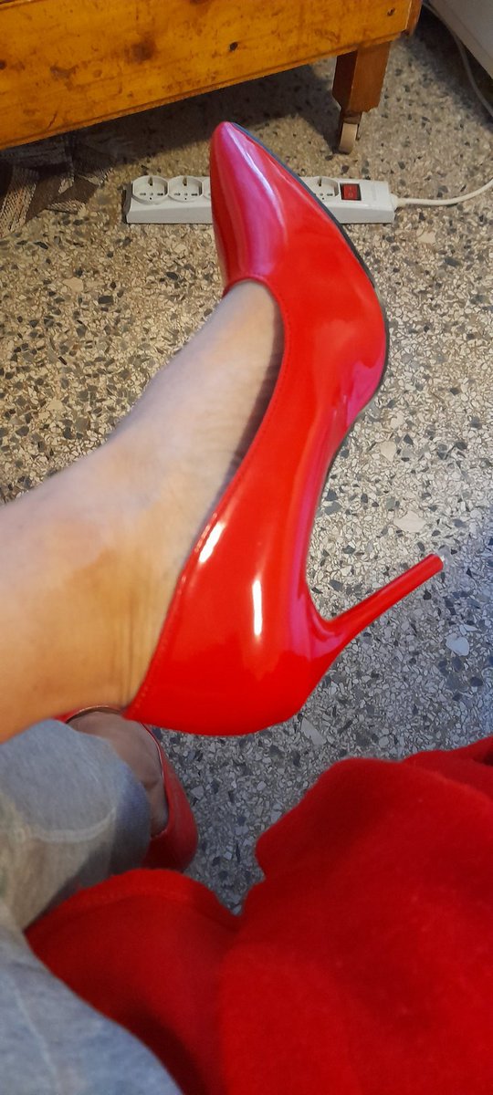 DiamanteDiFuoco's tweet photo. Disponibile stasera solo x Coglioni sottomessi ATM, con umiliazioni in pubblico e schiacciatina di palle, e se mi va av4ai da bere il mio nettare. AVANTI COGLIONI ROMANI #findomm #findom #SlaveAtm #feticcio #minidotatoroma #pissing #schiavoroma #cazzetto #scatword https://t.co/pElkKvoAuz