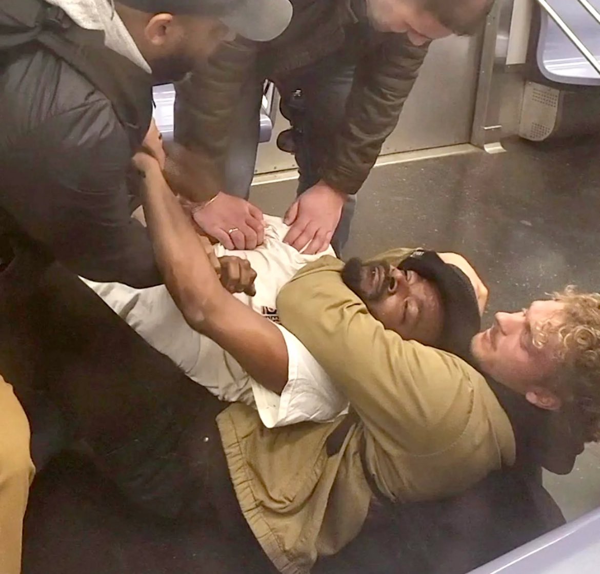 BREAKING 🚨

Jury UNABLE to reach a verdict in the Daniel Penny mansIaughter case. 

👀