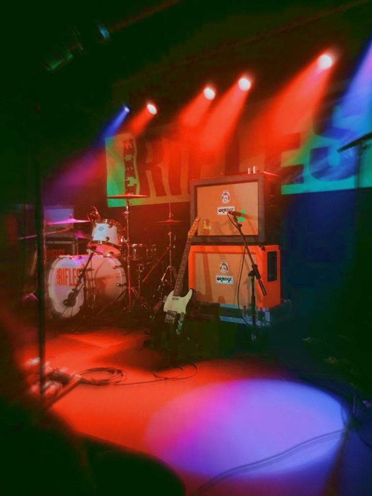 binccore's tweet photo. 🎤͜﹌ cravity auᵎ

De um lado, máscaras e guitarras pesadas, do outro, luz de led e sintetizador.

Na cidade de Siheung, duas bandas diferentes enfrentam a mesma competição na sua universidade, mas afinal, qual é melhor: “Eternal Echoes Of The Abyss” ou “Kaleidoscope Visions”? https://t.co/jGzrwdG8Rd
