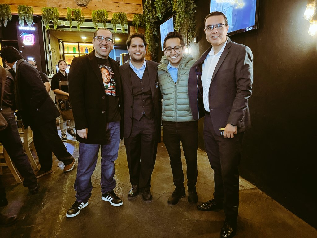 Excelente reunión ayer 
Ya los extrañaba <a href="/CharroTrader/">CharroTrader</a> <a href="/fsiller/">Francisco Siller</a> <a href="/garoarenas/">Edgar Arenas</a>  <a href="/RankiaMexico/">Rankia México</a> @berlinadvisors
#bolsamx #trmx