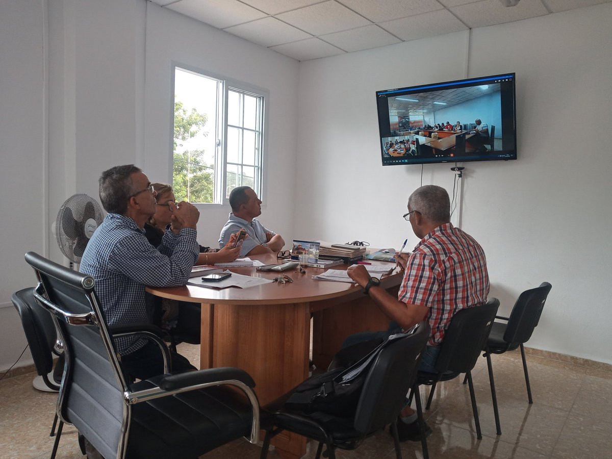 geocubaon's tweet photo. ✴️Seguimos en el intercambio con las unidades, en esta ocasión por video conferencia con la Agencia Provincial Las Tunas se desarrolla el Despacho de Producción Operativo. 
👉Buscando cerrar a todo tren el 2024. #GeocubaON con el pie en el estribo.🇨🇺
#UnidosXCuba
#GenteQueSuma https://t.co/5gU88T8VXK